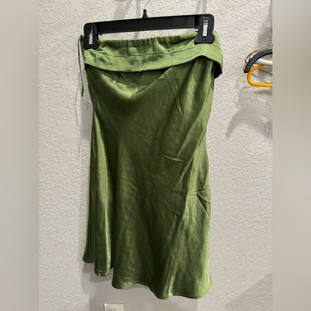 Green strapless dress